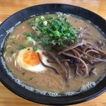 豚骨ラーメン 新井商店 - 「豚骨ラーメン」（800円）※バリカタ