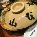 煮込うどん 山本屋本店 - 取り皿になるフタ