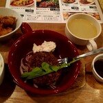 Baniku Baru Haneuma - 馬肉100%手ごねレアハンバーグ　から揚げセット