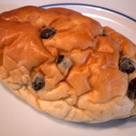 菓子とパン 大楠 - 「レーズンパンのクリームパン」（168円）