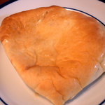 菓子とパン 大楠 - 「トマトとチーズナン」（265円）