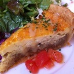 ブラッスリー・グー - 前菜　オニオンのキッシュ　もぅ！何も言うことがない！   美味し過ぎるんです