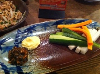 薫香炭火焼き 炊き餃子 焼鳥ただし - お通し野菜スティック(^^ゞ