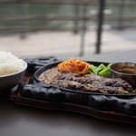 黒毛和牛一頭買い肉バル デルソーレ - 