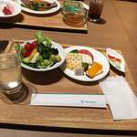 水上 ホテル聚楽 - サラダとチーズ盛り合わせ