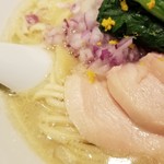 麺屋 六感堂 - ☆元祖☆ホッケ白湯ラーメン＋ホッケワンタン増し