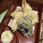 誠鮨 - 衣多めの天ぷら…サクッと揚がってます