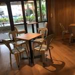 ブルーカフェ石垣島 - 店内 ( ´θ｀)