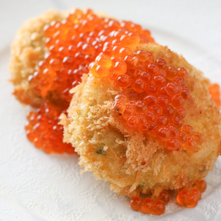 Cream Croquette topped with salmon roe! A surprising dish where you can enjoy seafood