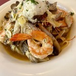 ビストロ ポモドーロ - 海老とキノコのペペロンチーノ