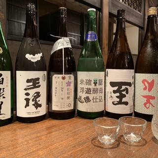 《We also have a large selection of local sake purchased seasonally》