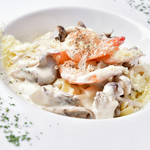 シュリンプシュリンプ - エビのキノコのチーズソースパスタ