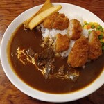 ダイニング 木戸 - 牛すじ煮込みカレー　ヒレカツトッピング