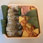 三新軒 - 塩〆鯖と鮭の焼漬　押し競寿司（1,100円）2019.11