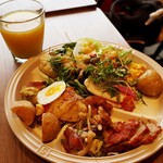 Kaka'ako Dining & Cafe  - ランチビュッフェ：サラダ・グリルチキン・アヒポキなど