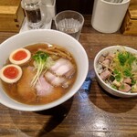 櫻井中華そば店 - 特製 中華そば(煮干)&炙りチャーシュー丼