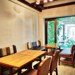 ダイニングカフェ Honey Bee