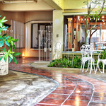 ダイニングカフェ Honey Bee