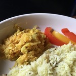 スプーンソング - 【2019年10月2日(水)】(画像左)キャベツのトーレン(thoran)。ココナッツ味が特徴的な南インドの野菜料理です。