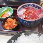 Yakiniku Daigaku - お肉、野菜、キムチ