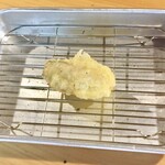 そば処 とんぼ - 牡蠣の天ぷら1個(¥253税込)