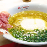 黄金の塩らぁ麺 ドゥエイタリアン - らぁ麺生ハムフロマージュ