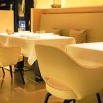 ベージュ アラン・デュカス 東京 - 