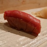 くりや - 20.熟成鮪中トロ柵漬けの握り