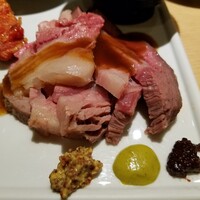 ブッフェアンドカフェ スロープサイドダイナー ザクロ - ローストビーフ。今までで１番美味しかった。ソースが変わったのかな？
