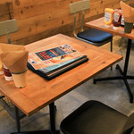 イル フロッグス - テーブル