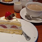 グリルキャピタル東洋亭 - 苺のショートケーキ＆ホットコーヒー