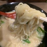 ゆうすけ - 中太縮れ麺