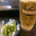 Toyobaya - 生ビール600円に口取りの枝豆。