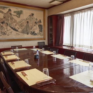 ◇2階/桂林◇＜10名様＞までの楕円テーブルのお部屋です。記念日にも人気。