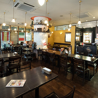 落ち着いた雰囲気の店内は、お一人様から貸切パーティまでOK◎