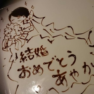 Happy Birthday サプライズに お皿に絵を描きます お任せで1皿1000円 Sei セイ 三宮 神戸市営 イタリアン 食べログ