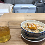 Che Ba Ba Ba - ベトナムでよく飲まれるハス茶と一緒に。爽やかなお茶と、濃厚な味の豆乳チェーに息ピッタリ