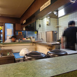 ラーメン二郎 - 厨房側