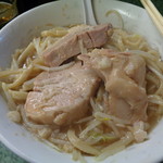ラーメン二郎 - 豚が3個入ってた！