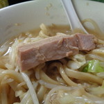 ラーメン二郎 - 箸でほぐれる