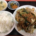 鳳飯店 - 料理写真:回鍋肉的な感じ