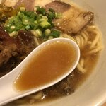 つけ麺五之神製作所 - 秋川牛の骨で取ったスープ（「むぎくらべ」出店）