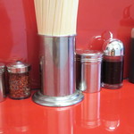 ラーメン二郎 - 卓上調味料
