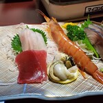民宿 鈴せい - お刺身も新鮮そのものです食べちゃったけどヒラメとエンガワが最高です！