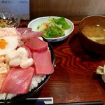 マグロダイニング 蒼 - 海鮮丼ランチ(大)　700円