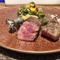 ARMONICO - なかやま牧場の和牛のミスジとトモサンカクの炭火焼き