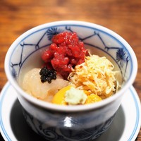 肉割烹 上 - 小丼　マルカワ(牛） 毛蟹 塩水雲丹 白海老 キャビア　盛り合わせ