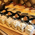 隠れ家ダイニング ソラマ - 
      カマンベールのヴェリーヌ(カマンベール･無花果コンフィ･シュトロイゼル)、さつまいものムース(薩摩芋とナッツ入キャラメルムース･ココナツココアクッキー)、ザッハトルテ(チョコケーキにベリージャム)