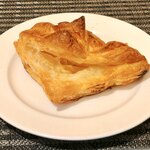 隠れ家ダイニング ソラマ - アップルパイ＠焼きたて。サクサク薄いパイ生地にカスタードと熱々の紅玉フィリング