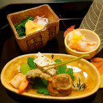 金沢犀川温泉 川端の湯宿 滝亭 - 前菜（能登の蕪寿司、穴子八幡巻き、三色串し）